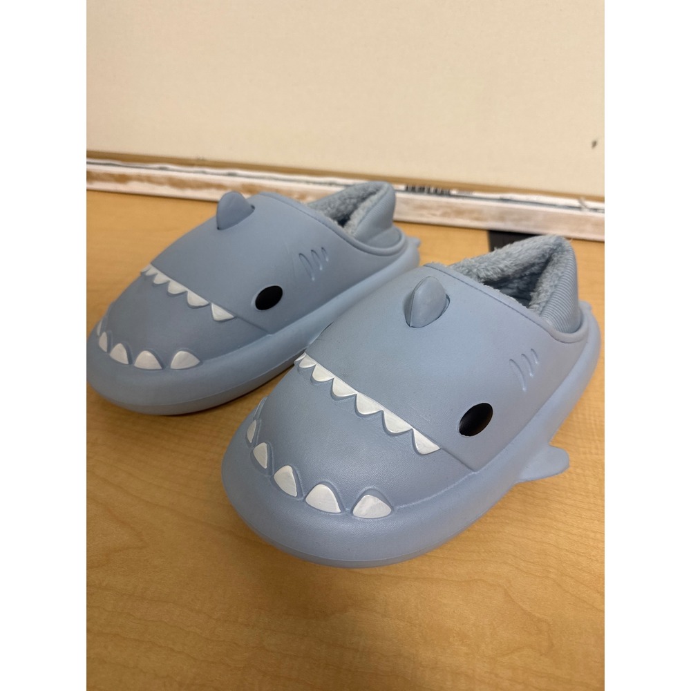Crayon Friends Shark Slippers Blue Fuzzy Lined Novelty Slides EU 42-43 Mens 9